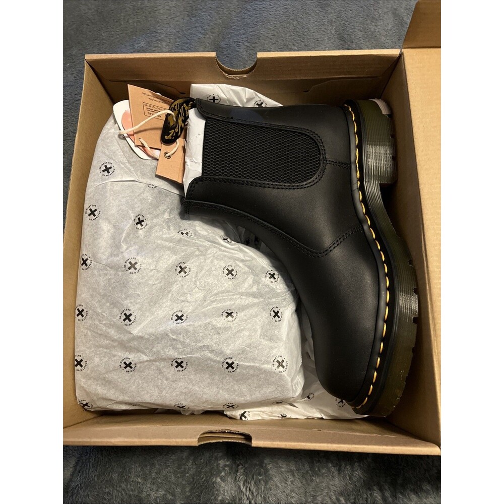 Mens Size 7 / Womens 8 Dr. Martens 2976 SR Black Classic Leather Chelsea Boots